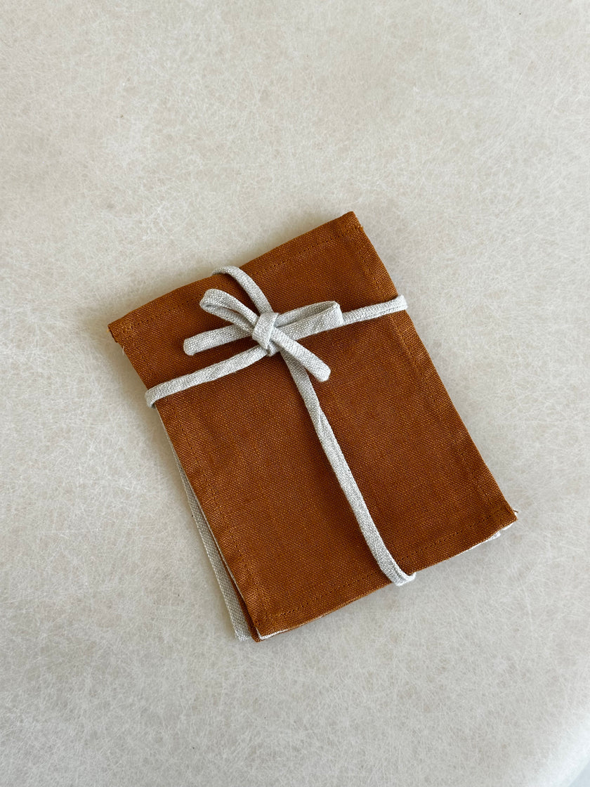 Nora Holiday linen coasters (Tobacco Sand/Beige)