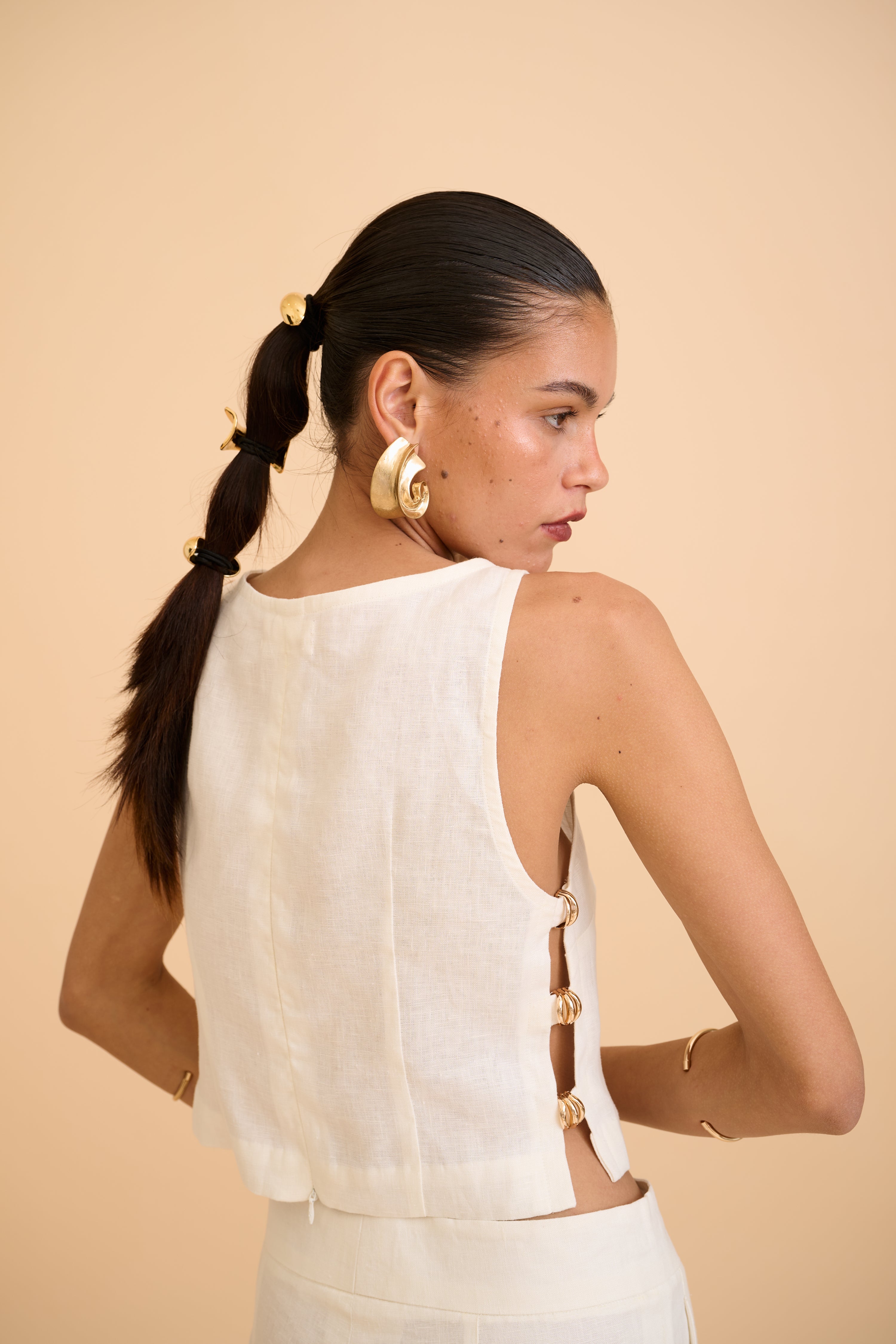 LUNE CUT-OUT TOP
